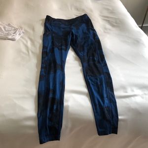 Lululemon dark blue and black design leggings